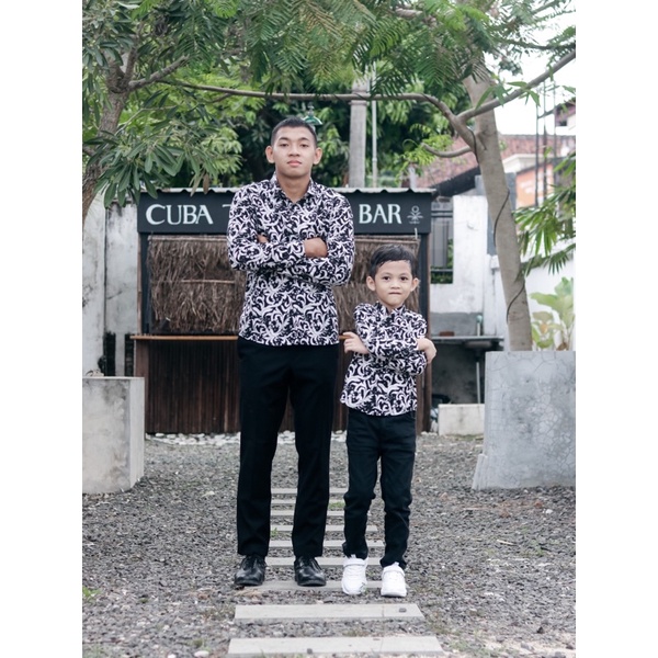 Áo Sơ Mi Batik Trắng Đen Thời Trang Cho Cặp Đôi