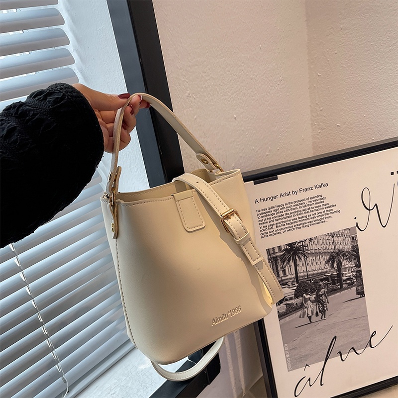 Túi IELGY đeo một bên vai phong cách retro dễ phối đồ thời trang cho nữ