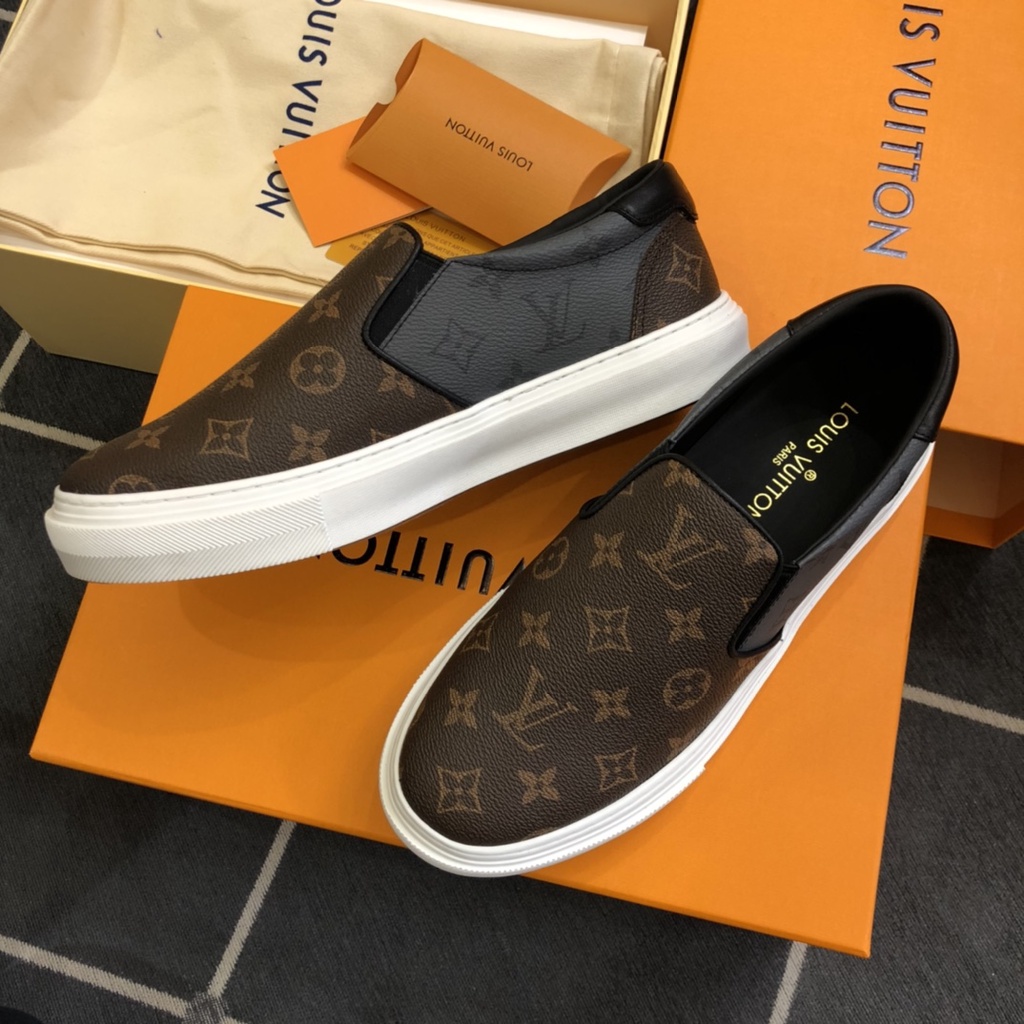 Giày lười nam da thật cao cấp Louis Vuitton LV thiết kế bắt mắt với họa tiết logo kinh điển mang đến phong cách retro