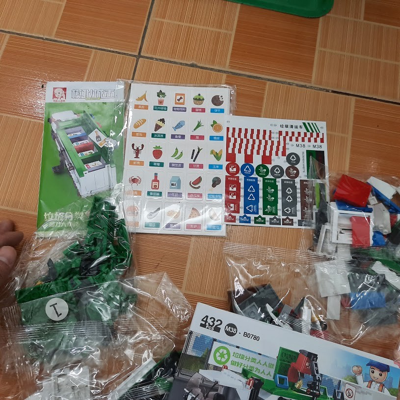 Mô hình lego máy bay chở hàng gồm 383 chi tiết đồ chơi trẻ em bằng nhựa cao cấp hãng Sluban