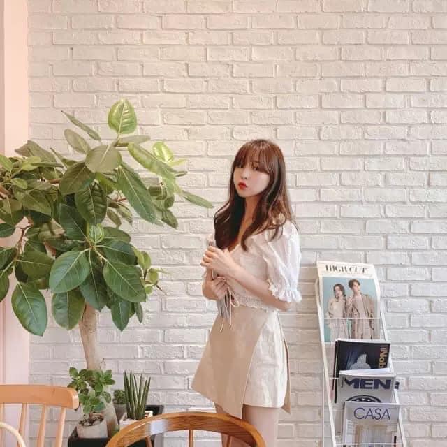 SET ÁO REN TRẮNG + QUẦN VÁY KAKI
