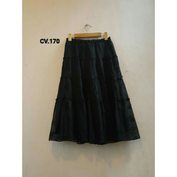 CHÂN VÁY VOAN THÊU