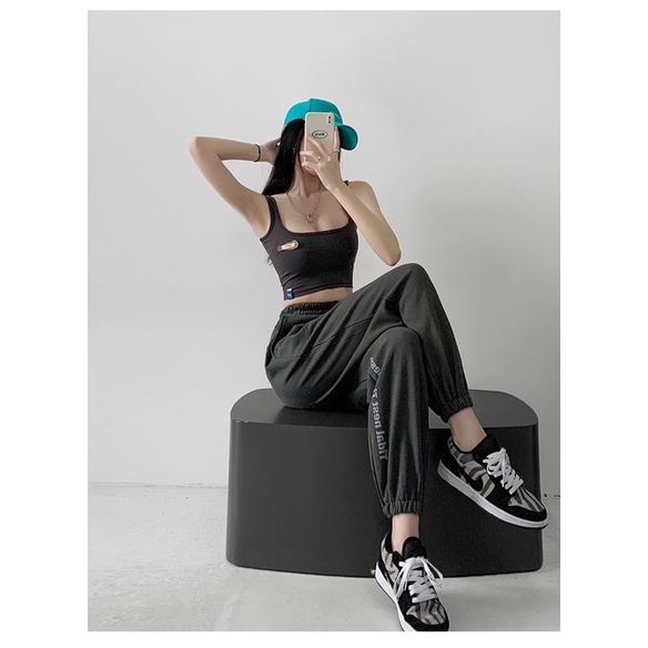 áo ba lỗ thể thao khoe rốn phong cách hot girl âu mĩ cá tính