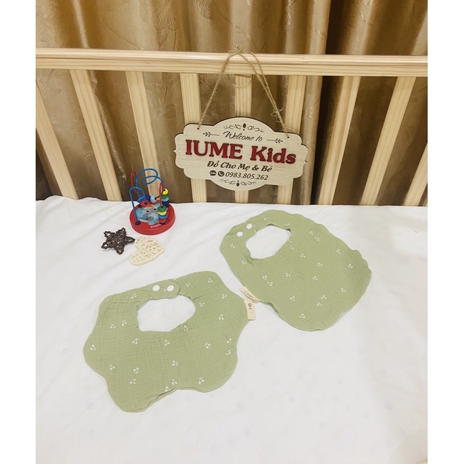 Set chăn gối Cherry nền xanh cho bé sơ sinh, vải xô Muslin cao cấp thương hiệu IUME Kids