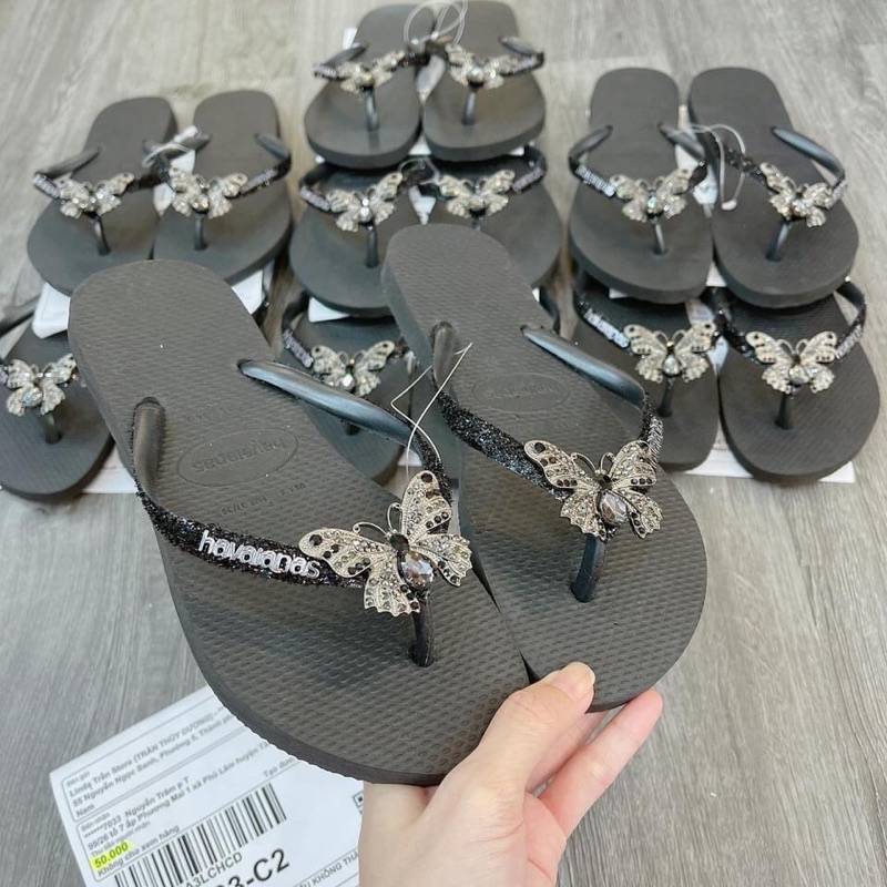 dép HVN Kim tuyến đen 2022 mix charm phượng đen