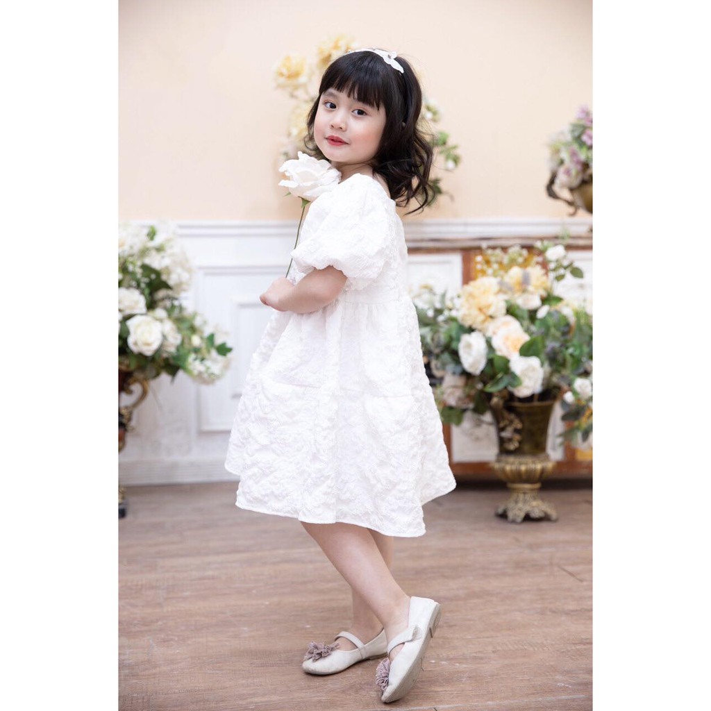 Đầm trắng bé gái vải xốp Thái cao cấp với hoạ tiết hoa lan cực xinh