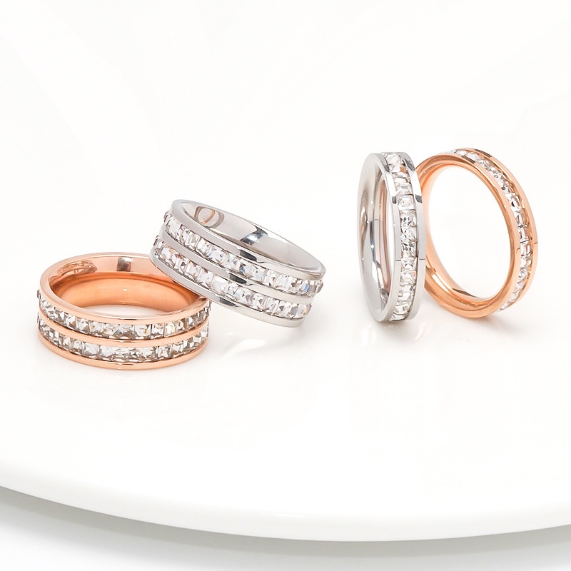 Nhẫn Đôi Bằng Thép Titan Không Gỉ Đính Kim Cương Giả Phủ Toàn Bộ Hàng