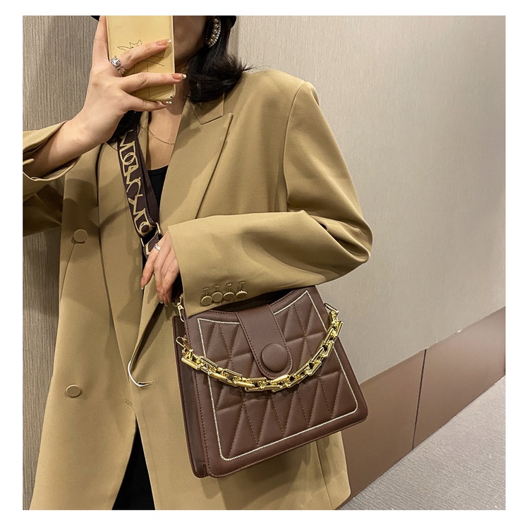 Túi Đeo Chéo Da Pu Dáng Vuông Nhỏ Phối Dây Xích Thời Trang Mùa Xuân Cho Nữ