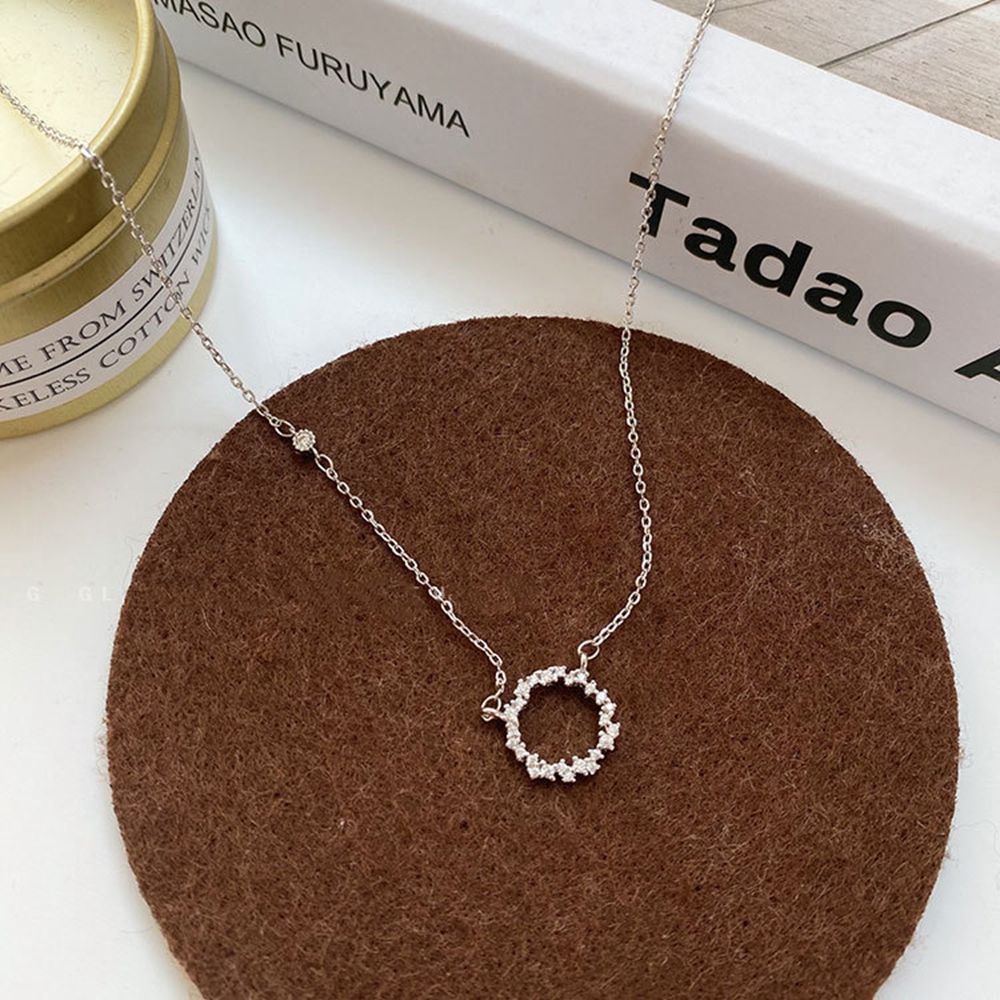 AROMA Simple Women Necklace Exquisite Circle Necklace Korean Style Necklace Geometry Elegant Round Sweater Chain Unique|Diamond Clavicle Chain/Multicolor