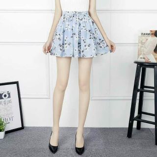 Chân váy ngắn xòe dạng quần