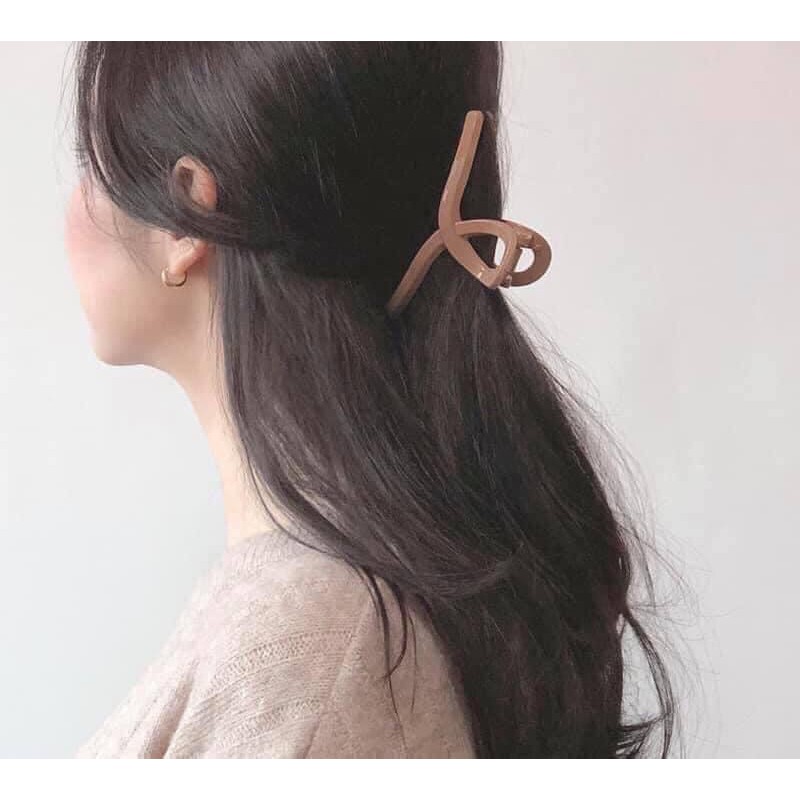 Kẹp tóc 5 chi tiết: 3 ngoạm tóc + 2 dây buộc tóc như hình xẻng cực xinh.