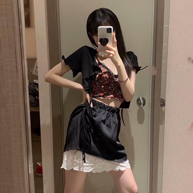 Chân váy đen - trắng ren