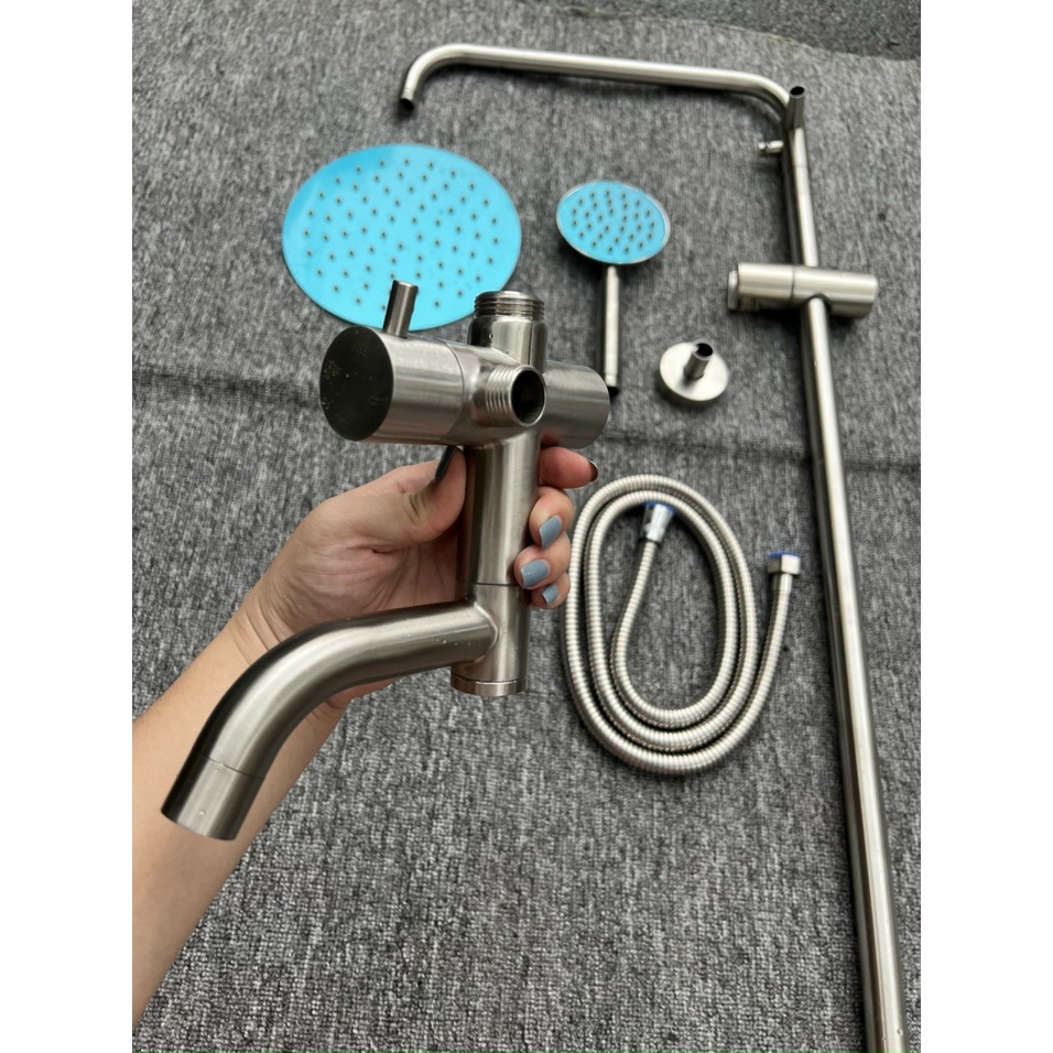 Sen cây lạnh tắm đứng phun mưa