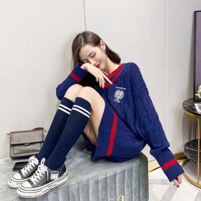 Áo len cổ chữ V dáng rộng thêu họa tiết phong cách phương Tây thời trang thu đông cho nữ | BigBuy360 - bigbuy360.vn