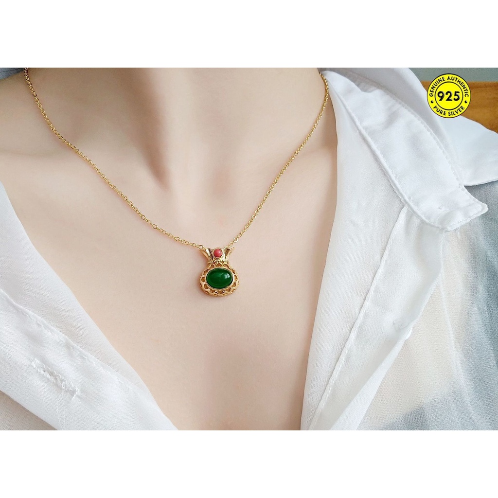 Dây chuyền may mắn hình túi xách đính ngọc lục bảo