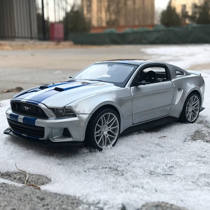 Mô hình xe Ford Mustang Street Racer 1:24 Maisto