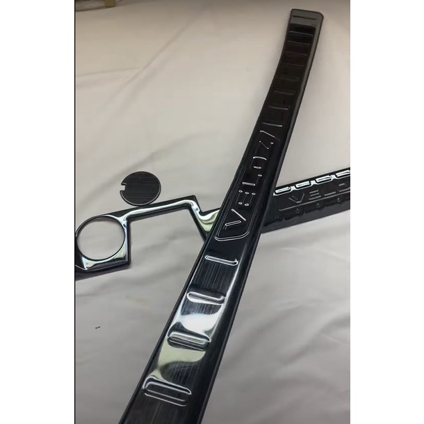 Ốp chống trầy cốp trong, ngoài xe TOYOTA VELOZ 2022 2023  vân  TITAN cao cấp