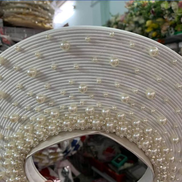 Khăn trắng 30 vòng và 25 vòng điểm hạt