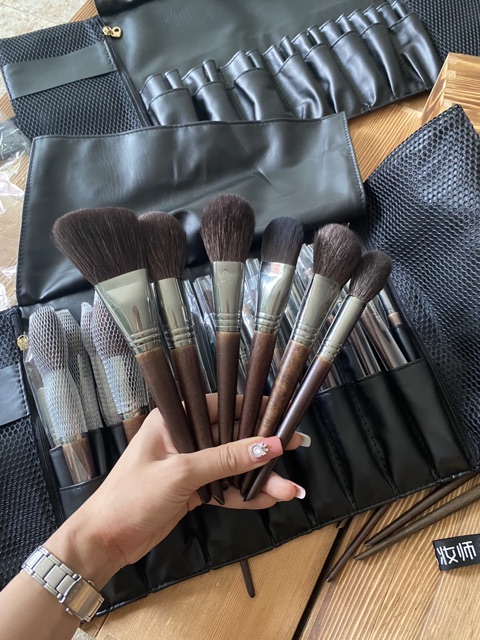 Bộ Cọ Trang Điểm 24 Cây Lông Thú ( kèm bao cọ )