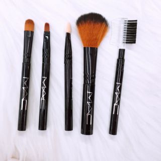 Bộ cọ trang điểm nhỏ gọn M.A.C