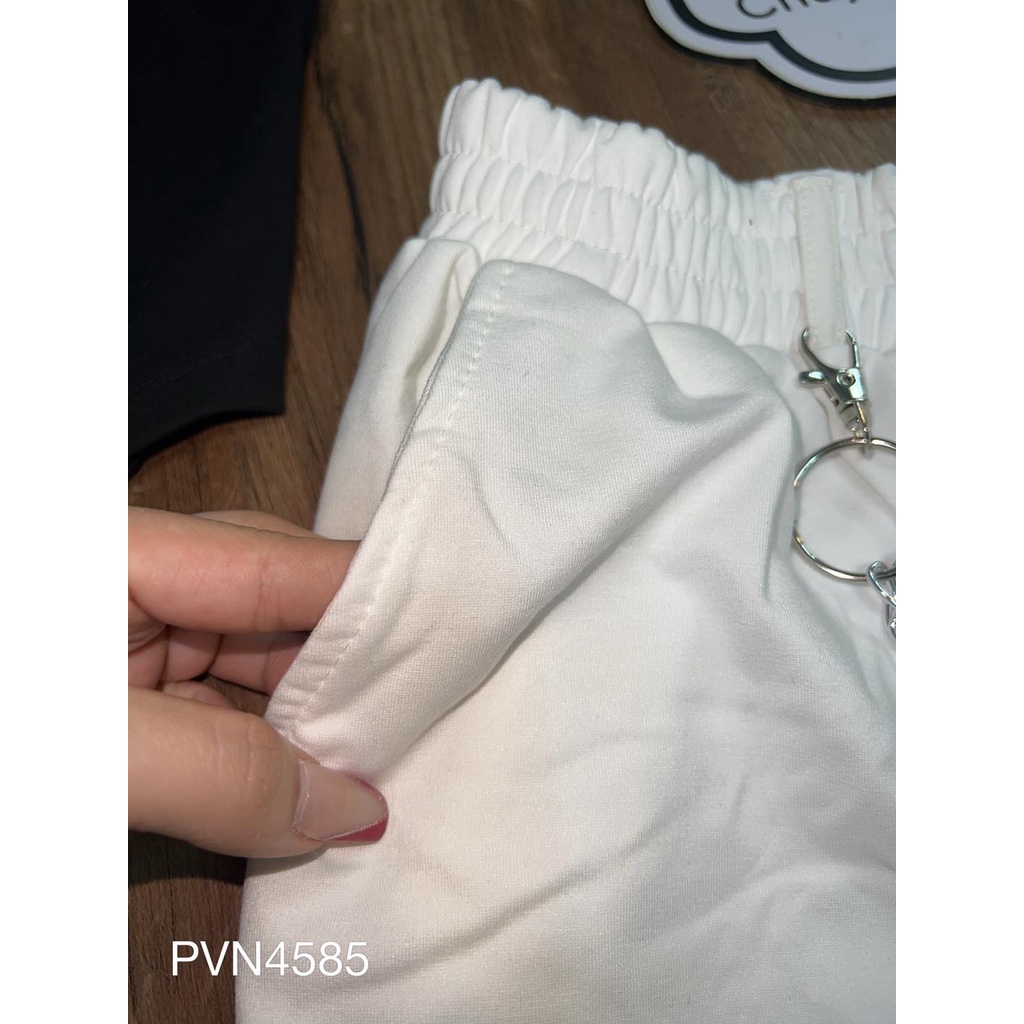 Áo lệch tay quần móc xích
