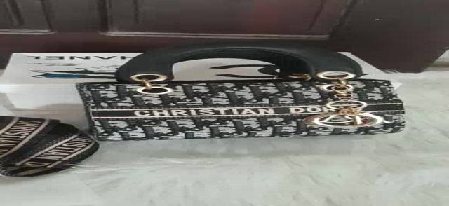 Túi xách đeo chéo nữ họa tiết thổ cẩm tặng kèm móc chùm | BigBuy360 - bigbuy360.vn