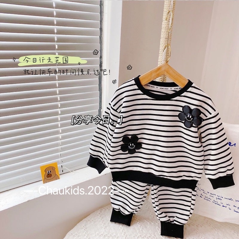 Set hoa đen kẻ ngang zip hàn cho bé gái