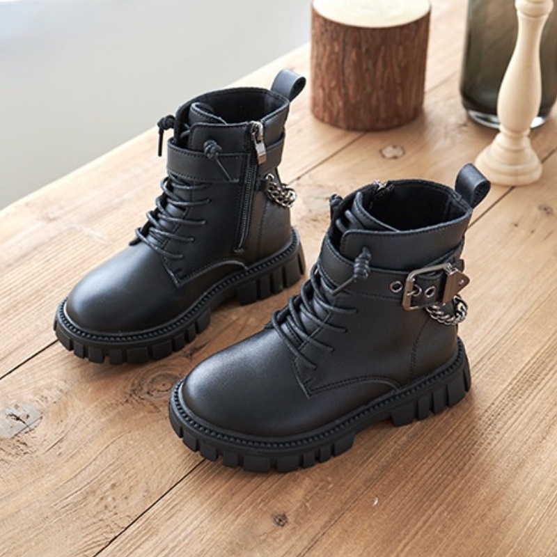 Giày bốt da đế mềm phối chuỗi xích kim loại kiểu Anh thời trang thu đông cho bé