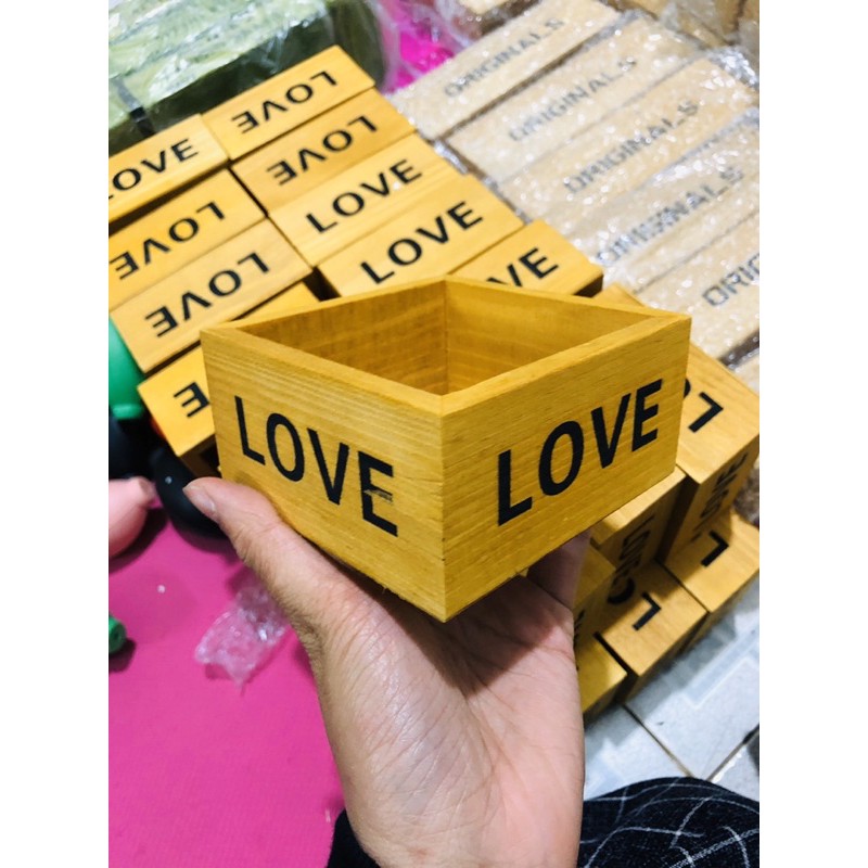 hộp gỗ trang trí: vuông 10*10cm (LOVE)