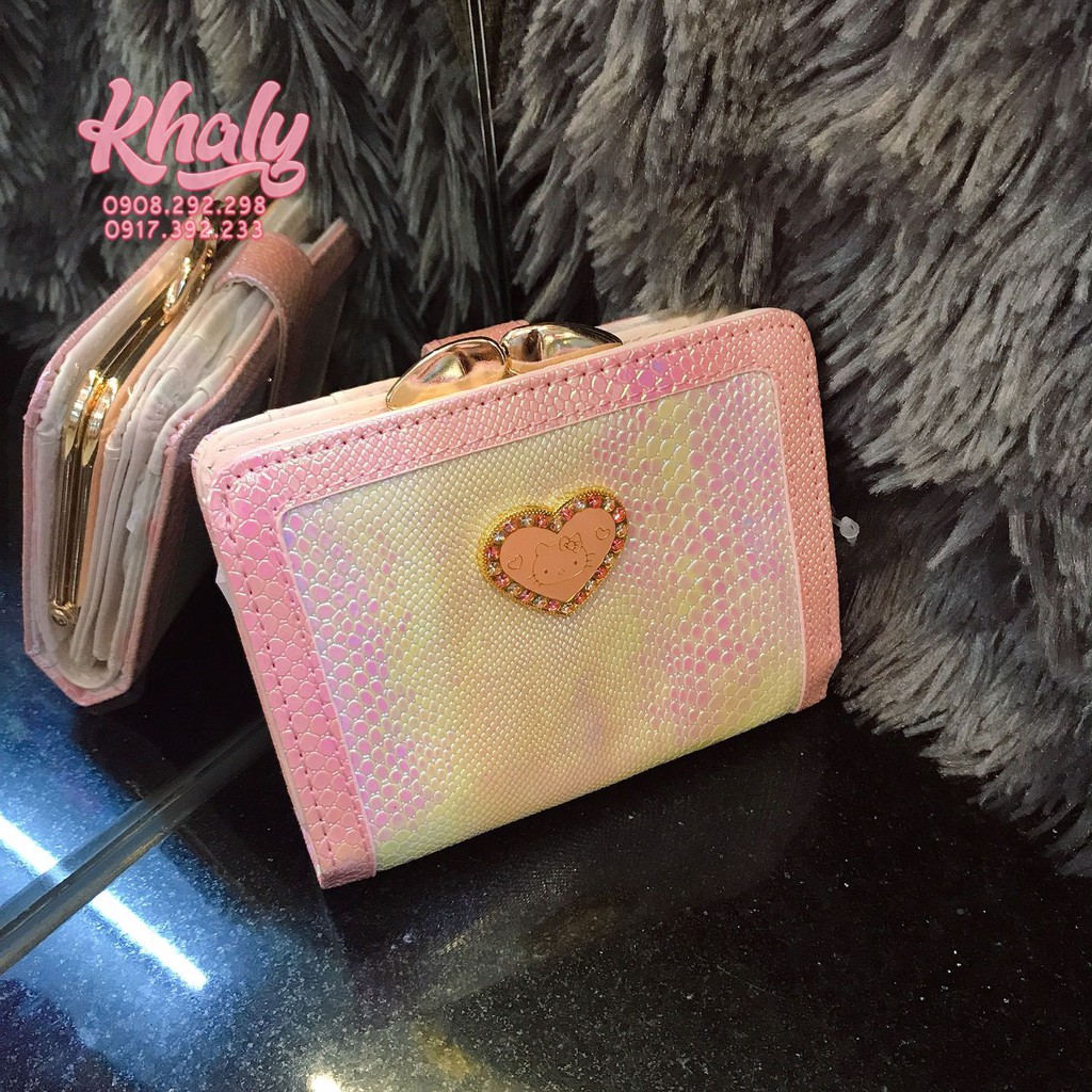 Bóp ví tiền cầm tay nút bấm da mềm kiểu vân cá sấu viền hồng icon tim Hello Kitty nhiều ngăn màu trắng cho nữ và bạn gái