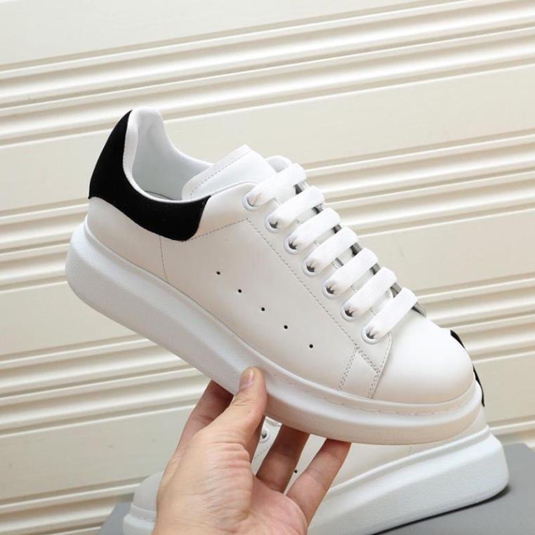Giày Thể Thao Nam nữ - Sneaker nam nữ trắng 𝐌𝐂 𝐐𝐔𝐄𝐄𝐍 𝐌𝐂𝐐 Đôn Đế Tăng Chiều Cao Gót Nhung Dây Lụa Cao Cấp