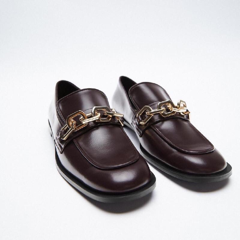 Giày mọi da trơn mũi gắn xích