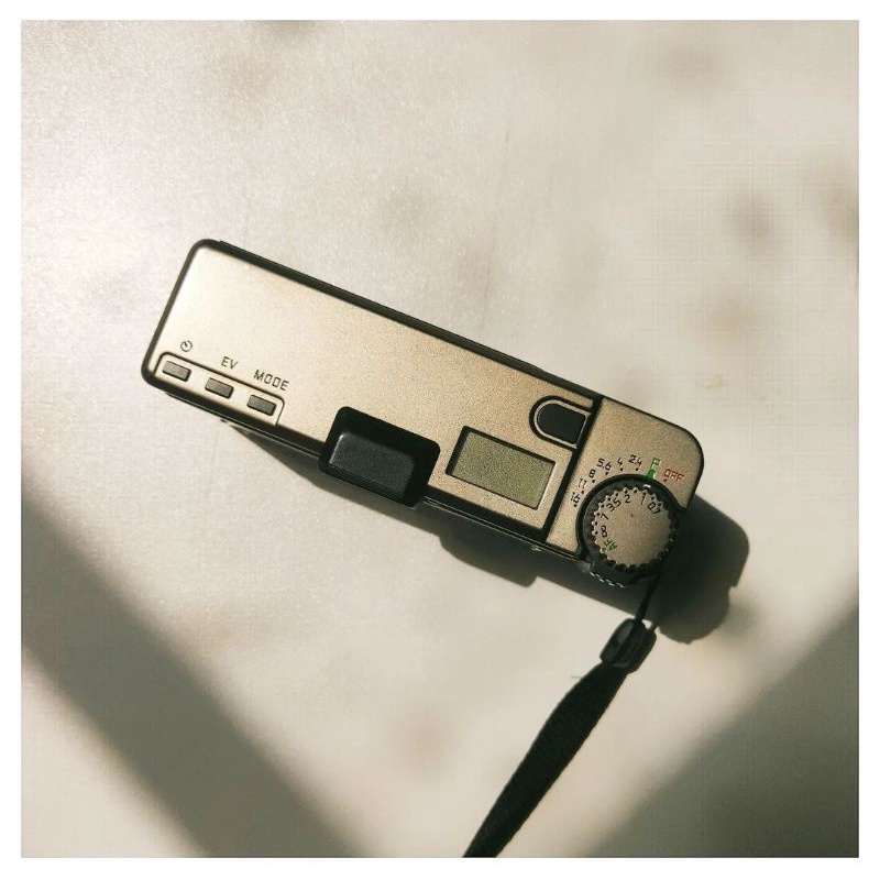 Máy ảnh film pns Leica Minilux