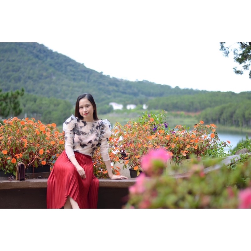 Chân váy xếp ly dài màu đỏ, vải bay mặc bồng bềnh nữ tính( pleated skirt) | BigBuy360 - bigbuy360.vn