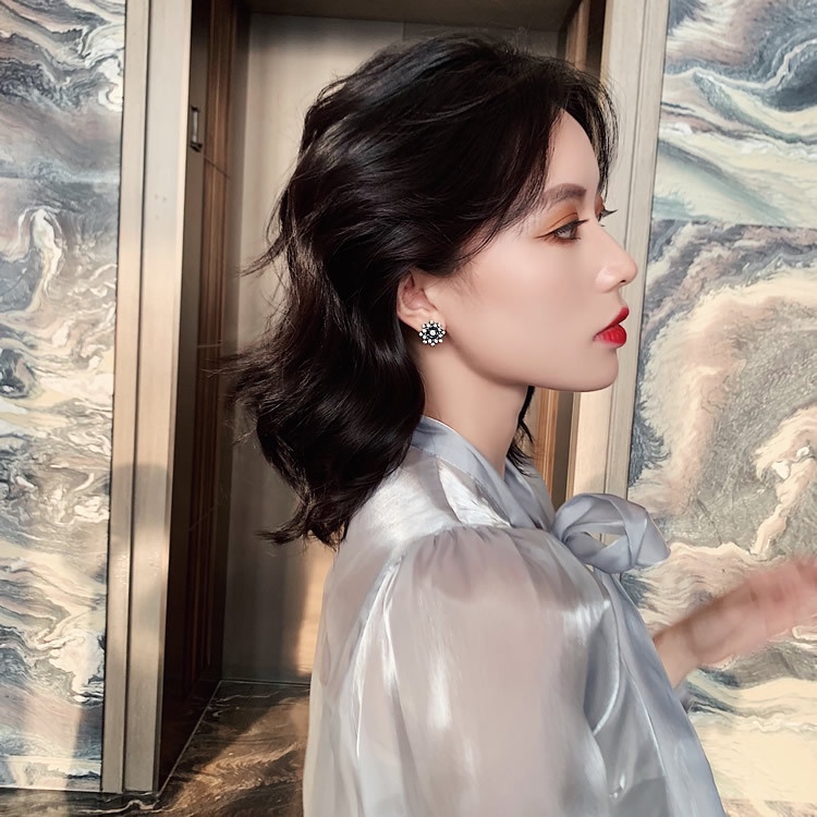 Bông tai nữ hình hạt chân trâu đen cực sang chảnh BAG U BTTRANCHAU196