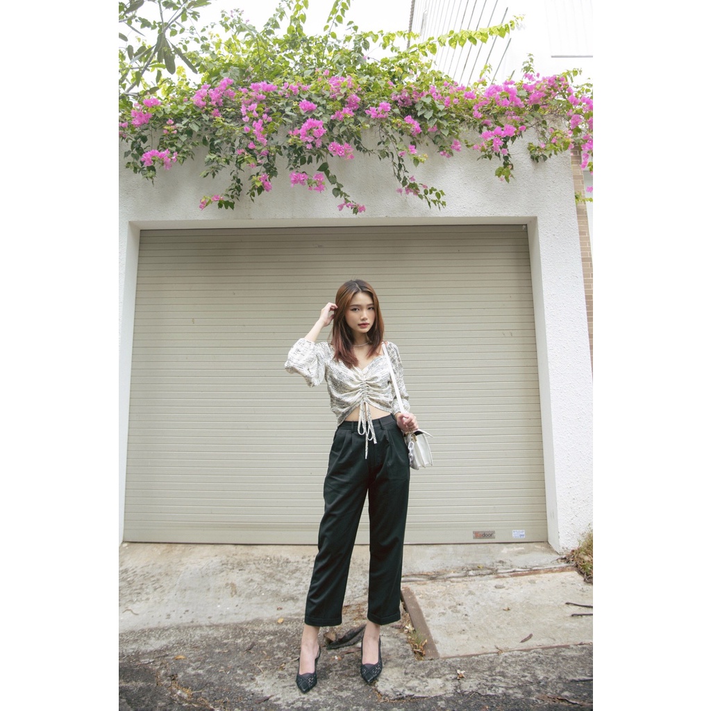 Áo Kiểu Croptop Rút Dây Tay Lỡ - AK22015