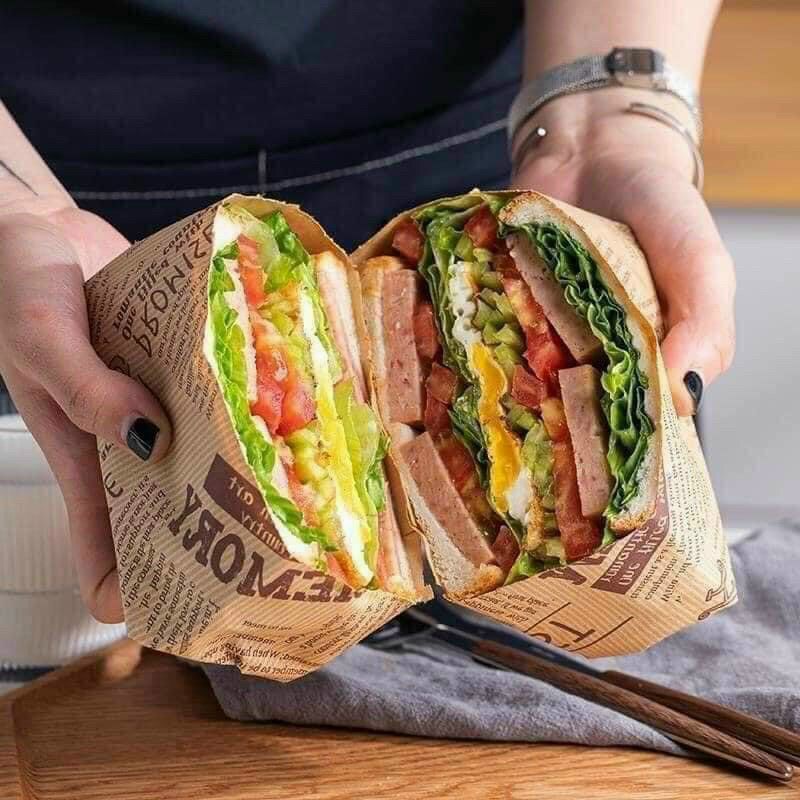 Cuộn giấy báo thấm dầu.