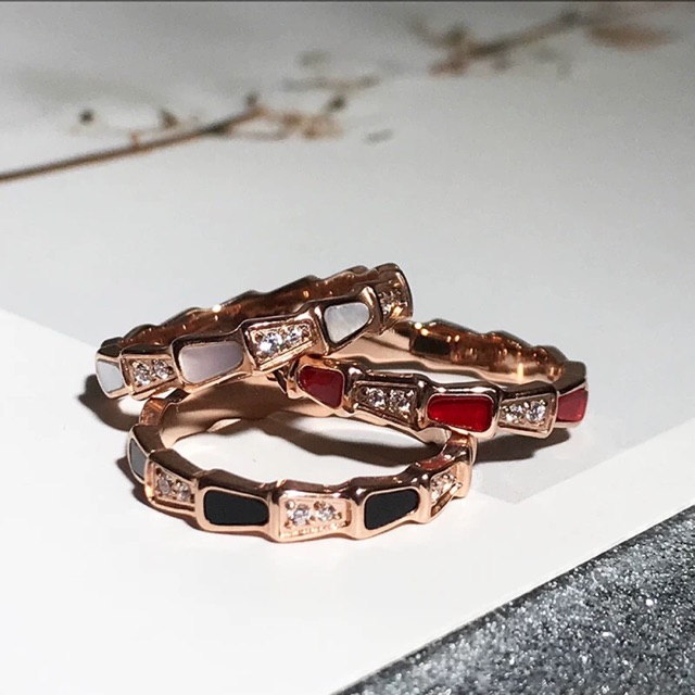 Nhẫn titan ko đen cẩn xoàn phối xà cừ màu