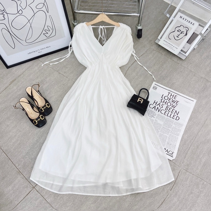 ĐẦM MIDI TRẮNG CỔ V RÃ NGỰC TAY RÚT DÂY BO EO