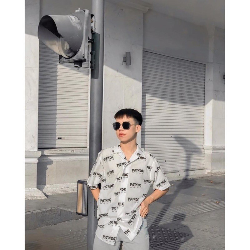 Áo sơ mi kiểu unisex đen/trắng hoạ tiết chữ