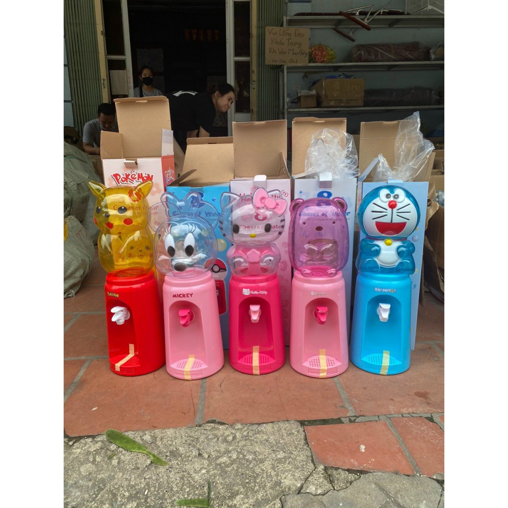 Bình Đựng Nước Hello Kitty & Doremon Dung Tích 2L
