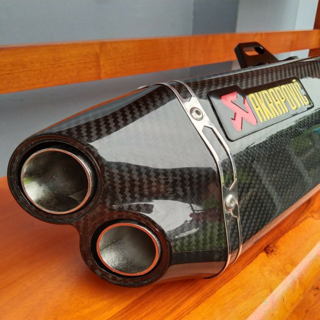 PÔ AKRAPOVIC 2 NÒNG CARBON FIBER