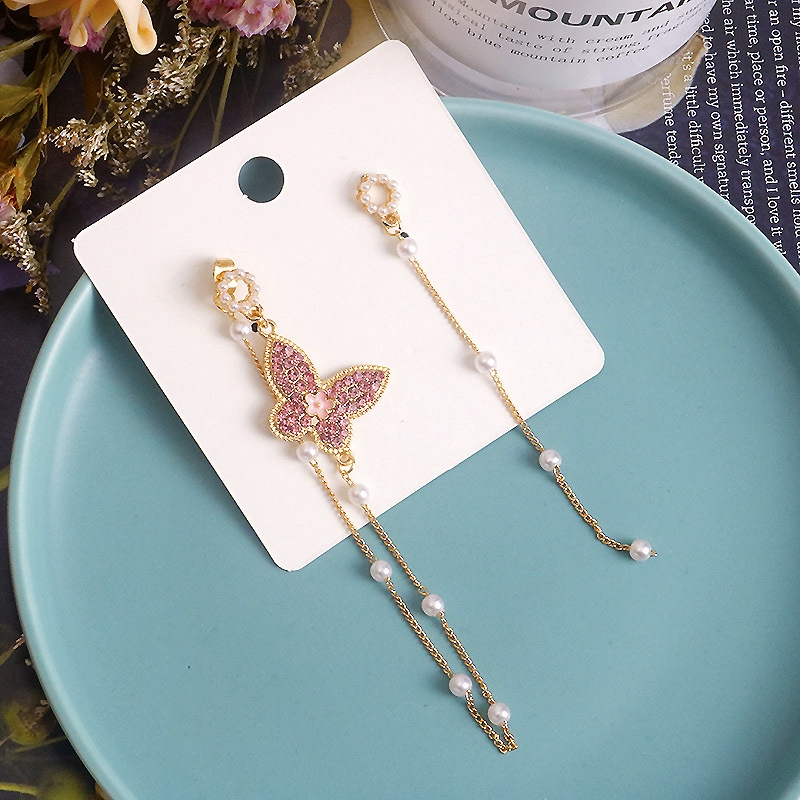 Khuyên tai Joker hình bướm đính ngọc trai giả tua rua không đối xứng khí chất cao cấp thời trang