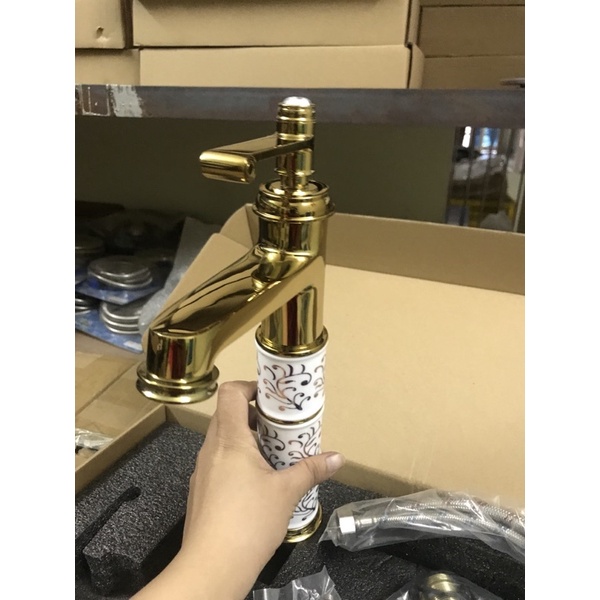 Vòi lavabo hoa vàng vàng 30cm đầu kim cương