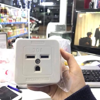 Ổ cắm 3 chân dành riêng cho bếp từ Nhật Bản