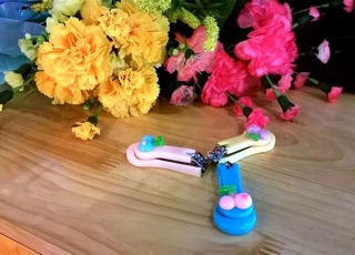 Bấm móng tay ngộ nghĩnh