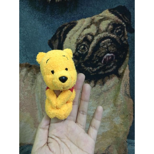 Gấu bông Pooh hít tay chân