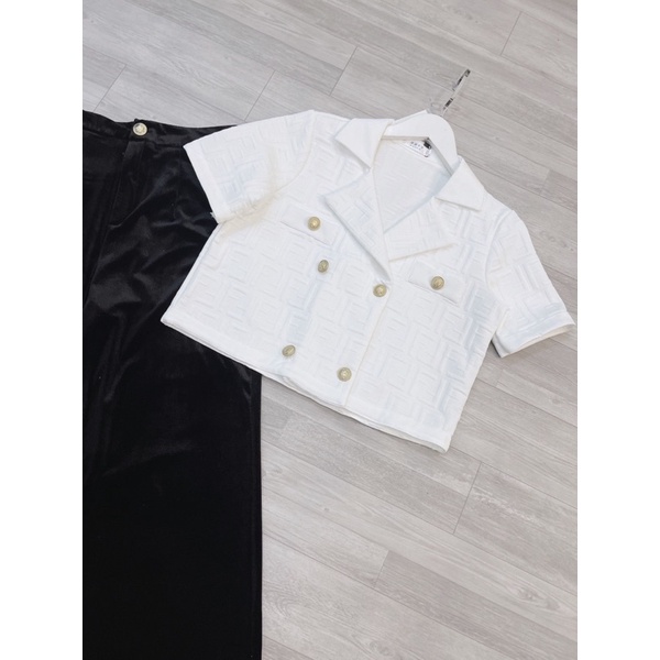 Set áo cổ vest cúc đồng dập nổi mix quần nhung suông