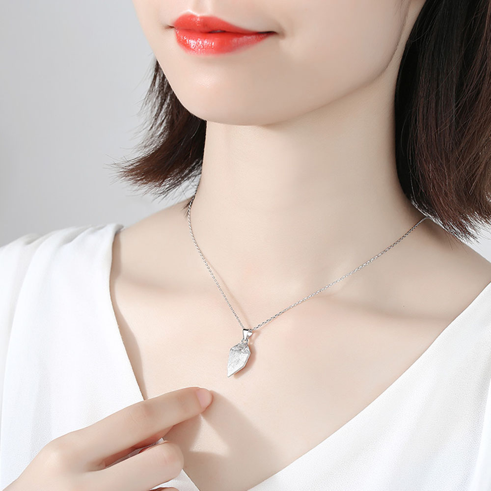 Set 2 vòng cổ mặt mảnh ghép hình trái tim màu trắng đen dành cho cặp đôi