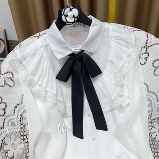 Áo sơ mi bèo ngực phối nơ đen